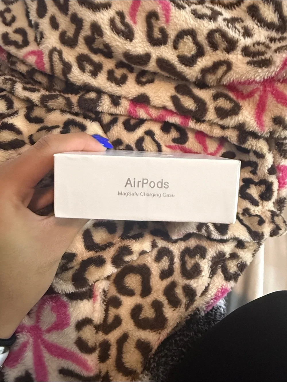 Apple White Wireless Earbuds with Charging Case